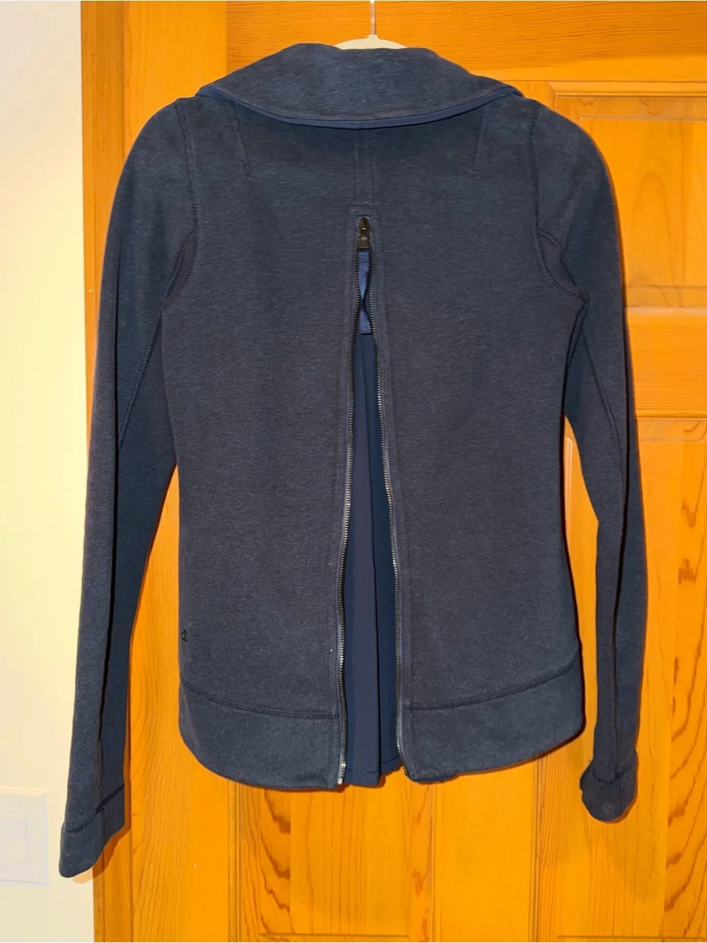 Lululemon Navy Full Zip Jacket Size 6 Back Zip Vent Ruffle Detail